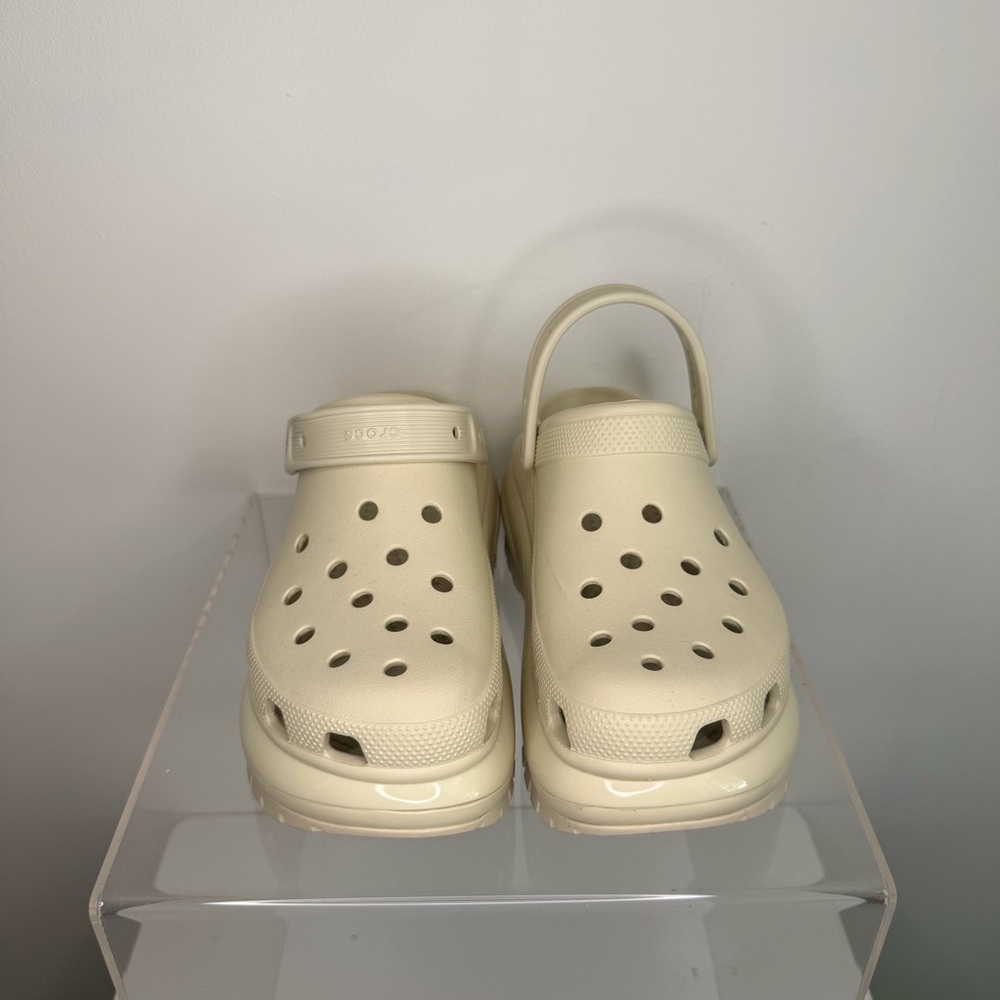 CROCS Classic Clog in Cream